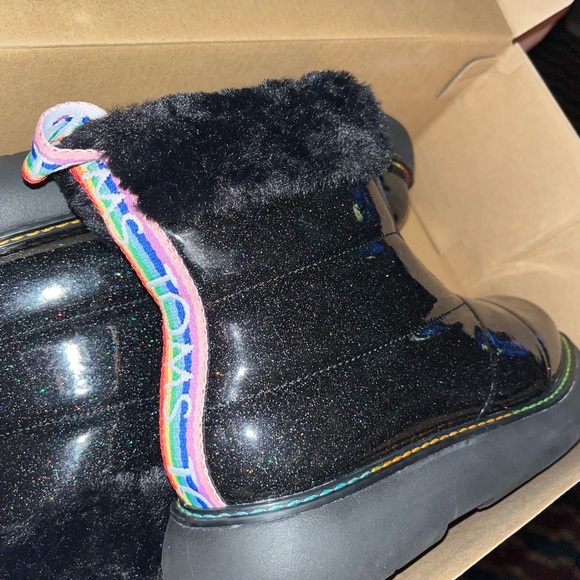 Dr Martens, Size 7 1/2, NWT - Picture 2 of 3